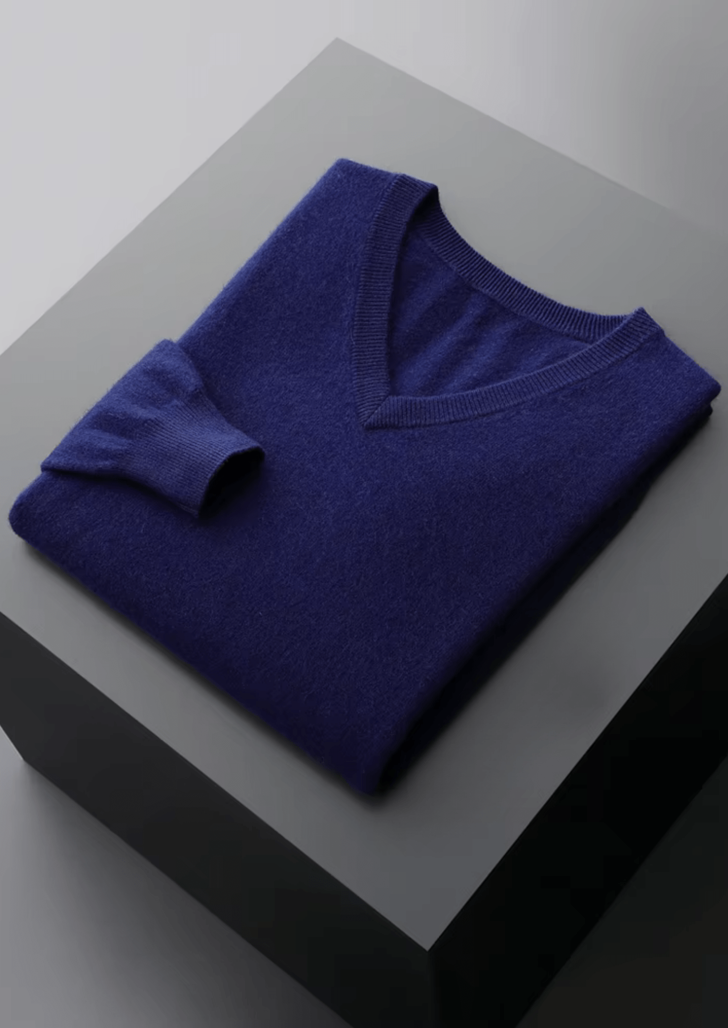PURE EXTRA - FINE MERINO WOOL CLASSIC V - NECK SWEATER - Derada