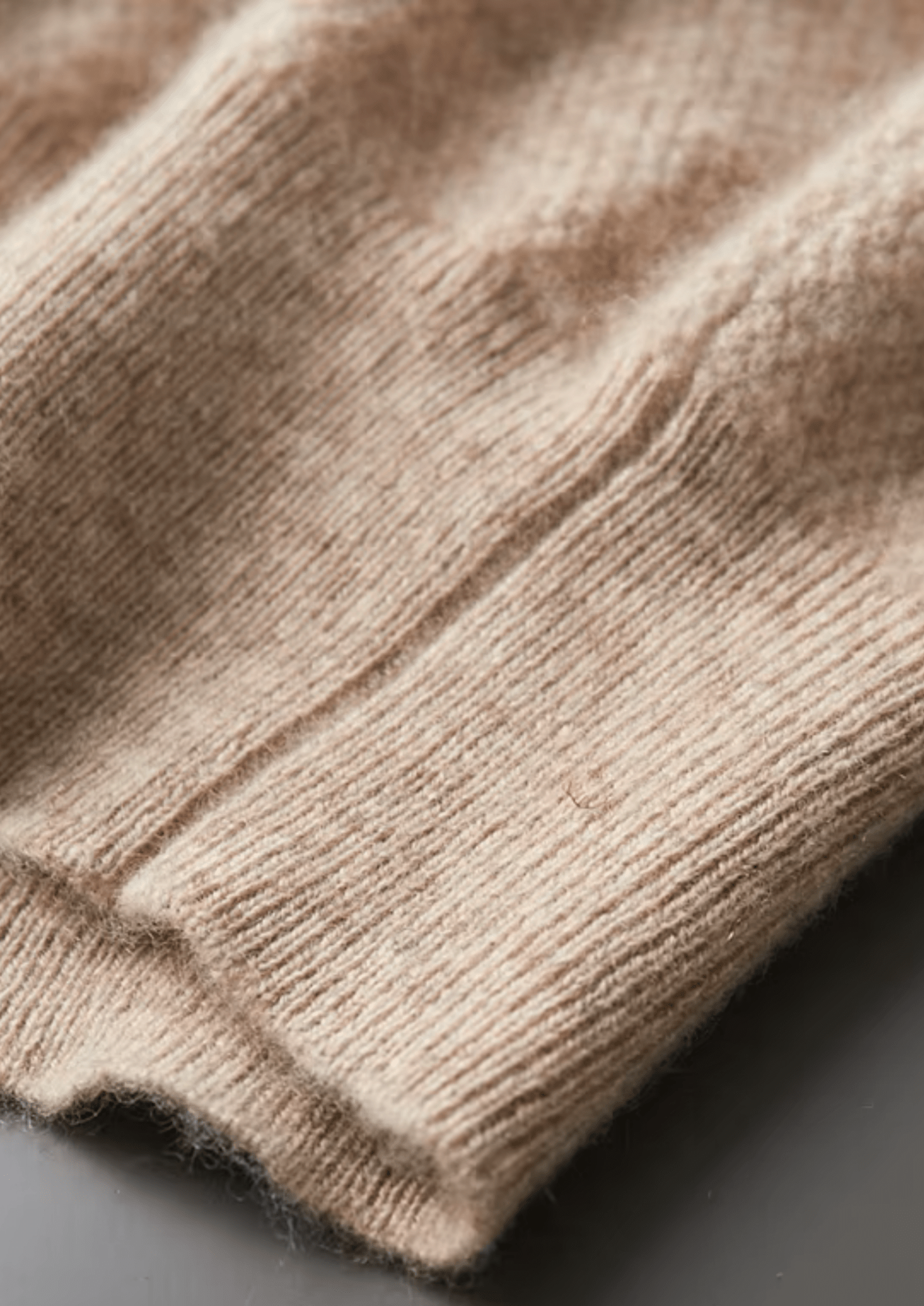 PREMIUM CASHMERE CLASSIC HENLEY SWEATER - Derada