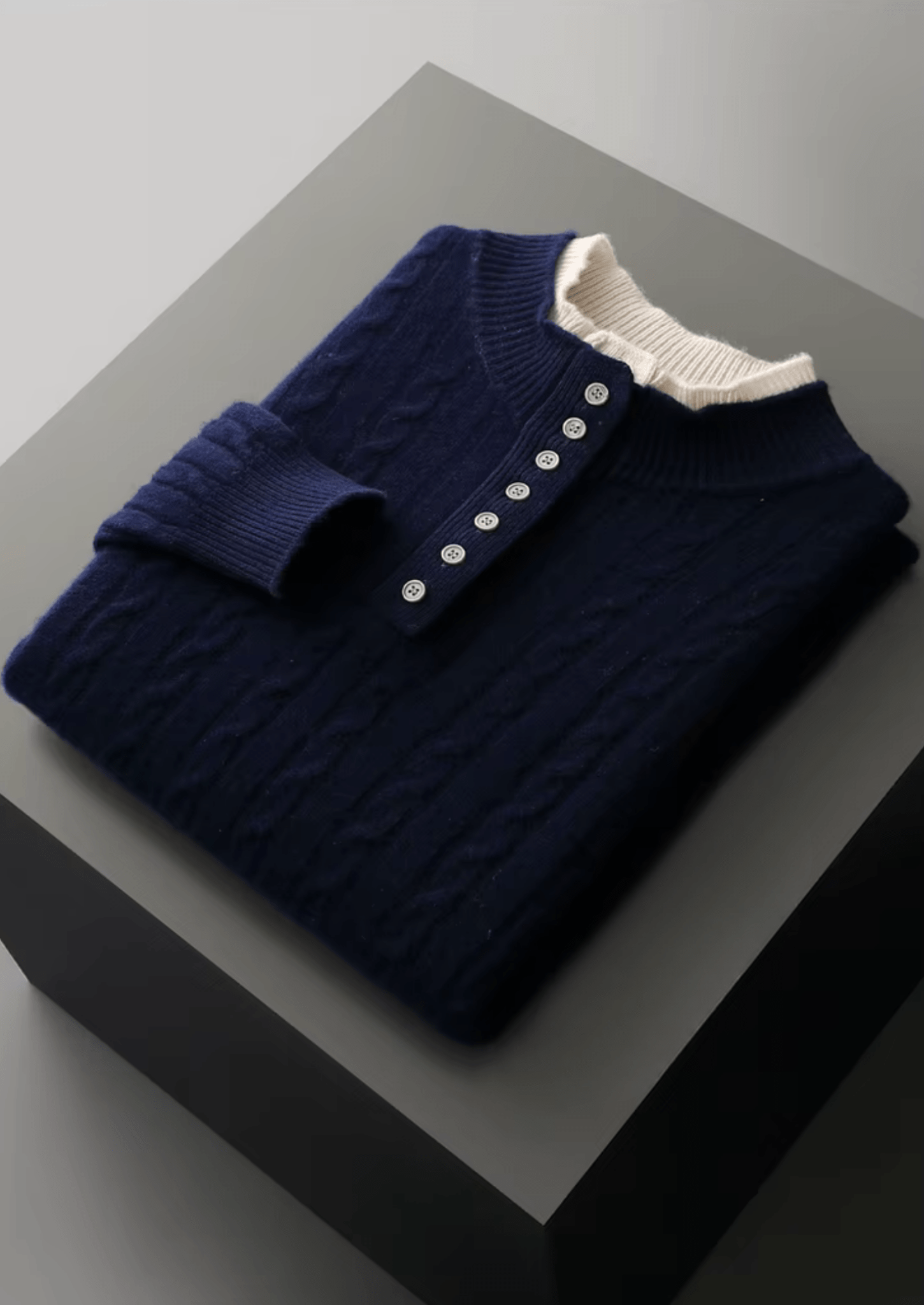 PURE EXTRA - FINE MERINO WOOL CABLE KNIT HENLEY SWEATER - Derada